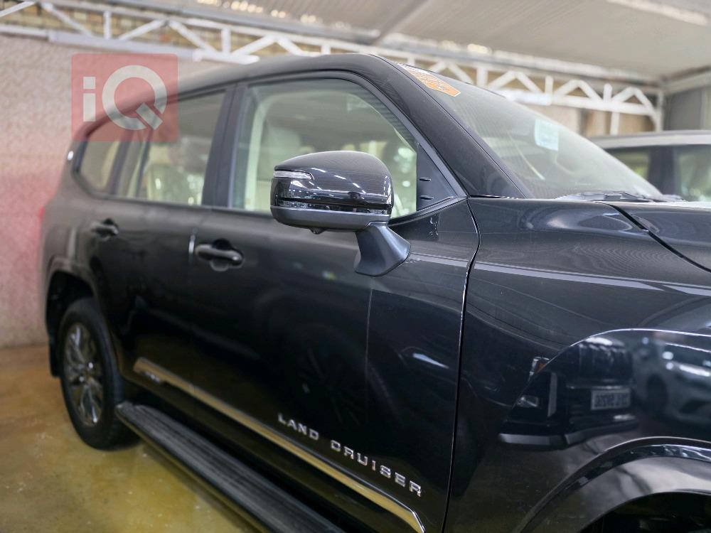 تۆیۆتا لاند کروزەر